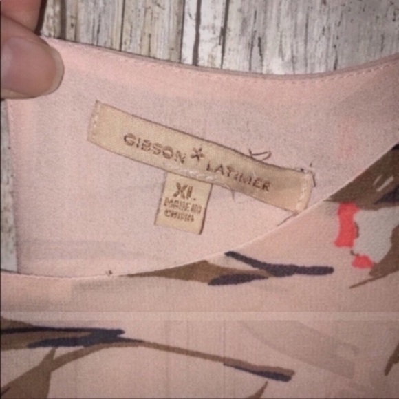 Gibson Latimer Floral 2 Tone Blouse - Picture 3 of 5